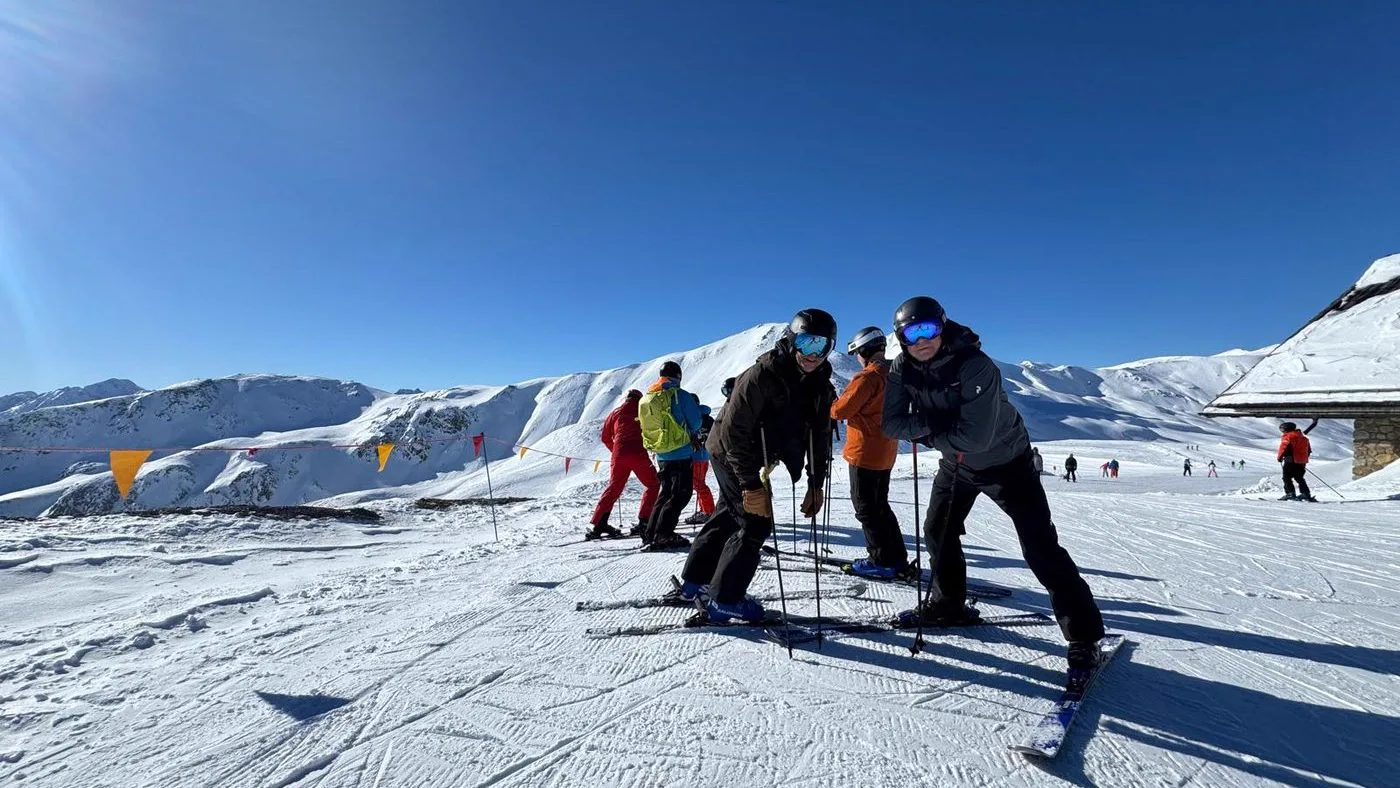 Abfahrt im Pulverschnee